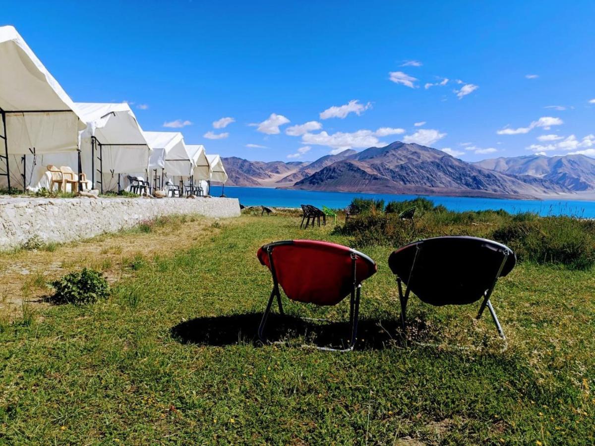 Camp Redstart Hotel Лех Екстериор снимка